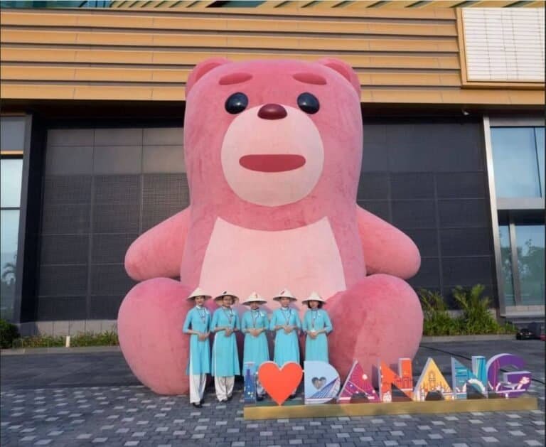 ‘베트남 다낭에 뜬 벨리곰’ 롯데免, 7M 조형물 설치