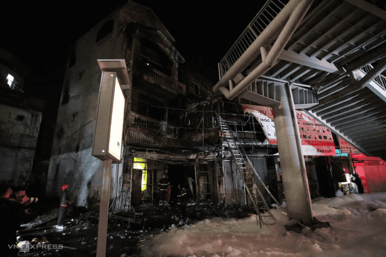 하노이 카페 방화로 11명 사망