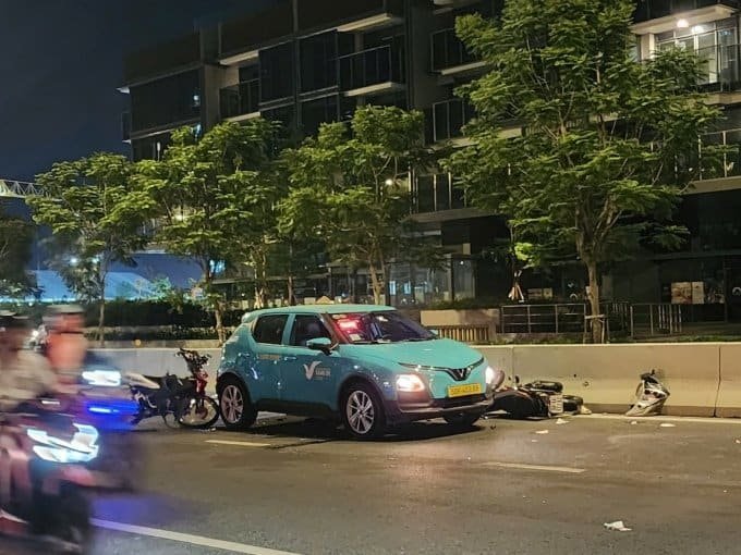 바손(Ba Son) 다리에서 오토바이 연속 충돌 사고 발생