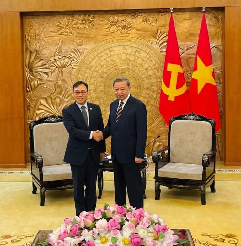 베트남 1인자 럼 서기장, 한국대사 만나 취임 축하