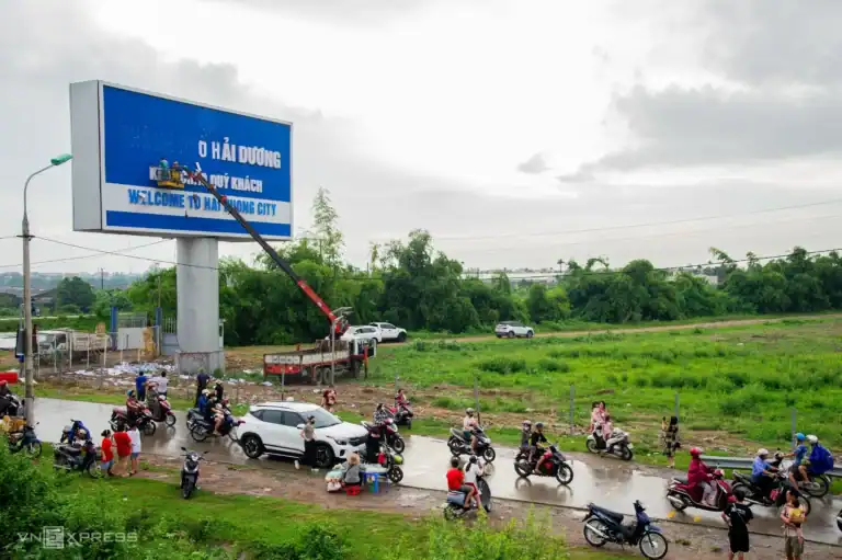 베트남 ‘행정구역 대개편’ D-1…전국서 간판 바꾸기 ‘대작전’