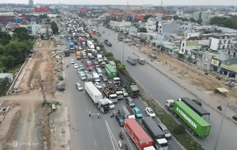 당분간 동나이 가지 마세요….호찌민시 주변 대규모 교통마비 현실화