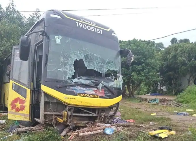 베트남 하띤성서 침대버스 전복…10명 사망·14명 부상