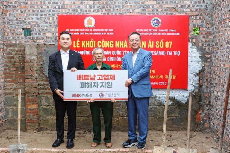 BNK부산은행, ‘베트남 고엽제 피해자’ 지원 성금 전달