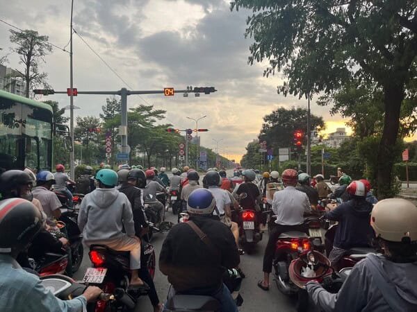 호찌민시, ‘내연車’ 대기오염 주범 지목…친환경 전환 가속화