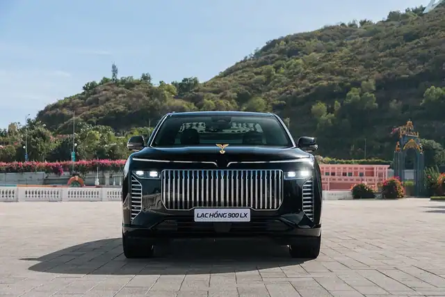 빈패스트, 국산 최초 고급 의전차 공개…..건국 80주년 기념식용