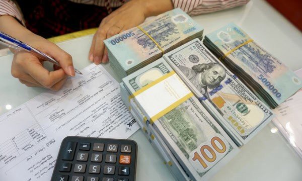 달러/동 환율 급등에 시장 개입…외환시장 안정 되찾아