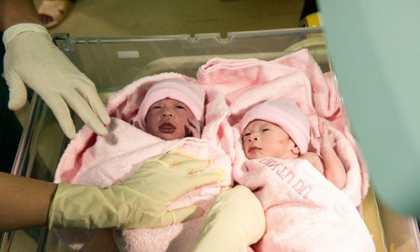 2자녀 출산女 지원금 ‘300만→500만동’ 인상 추진