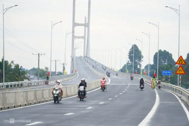 혁명 80주년 기념 대형 교통인프라 7개 동시 개통