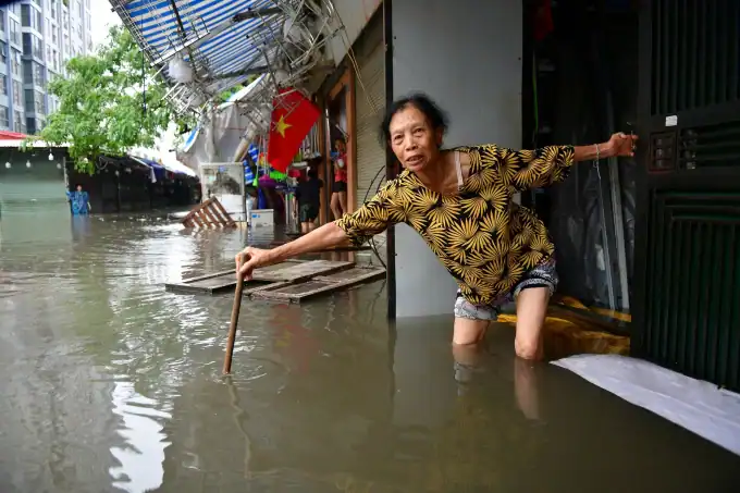 하노이 26개 지점 여전히 침수 중…”배수 설계 용량 두 배 초과 강우”