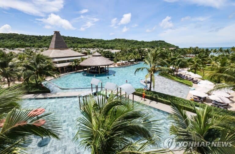 특급호텔 투숙객도 야외수영장 이용료 별도 부과, 이용객은 불만