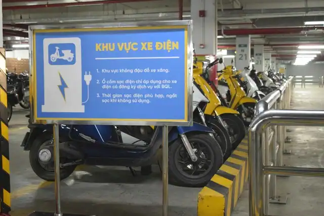 호찌민시 아파트 “전기차 주차 금지” 논란…”법 위반” 지적