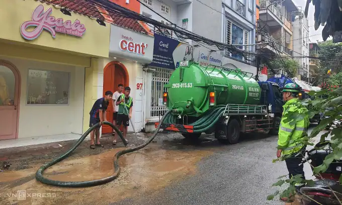 또 터졌다! 하노이 지하철 굴착로봇, 진흙 분출로 3번째 ‘대형사고’
