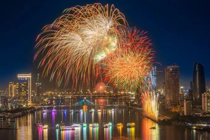 전국 34개 성시서 국경절 불꽃놀이 동시 개최