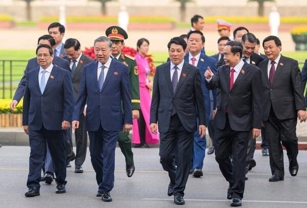 서기장 등 ‘핵심지도부’ 4→5인 체제 확대…권력 분산화