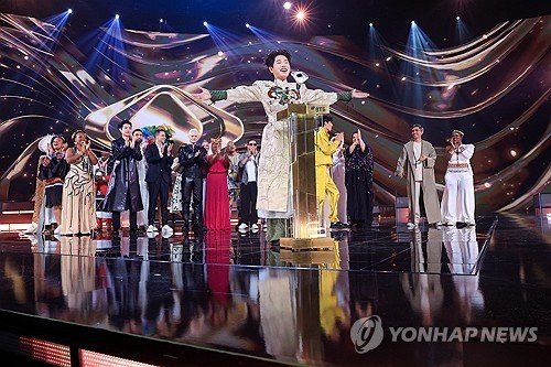 ‘유로비전 대항’ 러 인터비전서 베트남 가수 우승