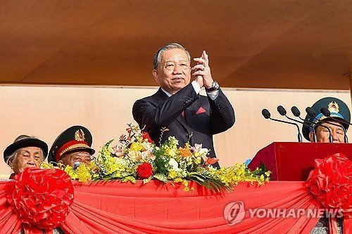 베트남 최고지도부 “북한과 친선관계 실질적 발전 기원”