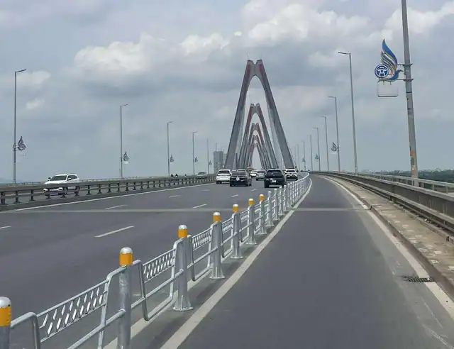 하노이, 년딴대교 야간 통행 금지