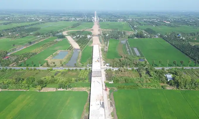 서부 종단 고속도로, 모래 부족으로 공사 지연