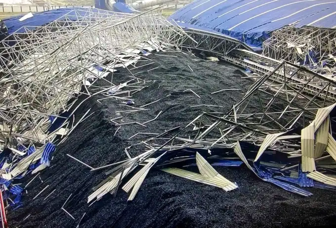 태풍 ‘부아로이’ 베트남 중부 강타…가옥 무너지고 발전소 붕괴