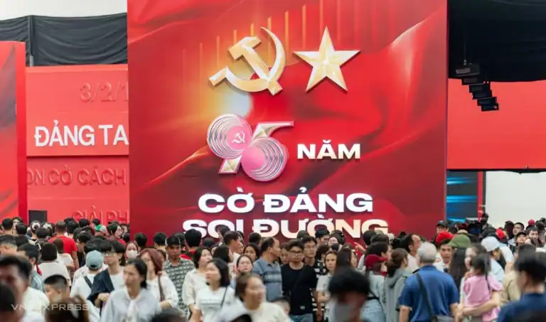 베트남 ‘국가성과 80년’ 전시회 개막 10일 후에도 ‘인산인해’