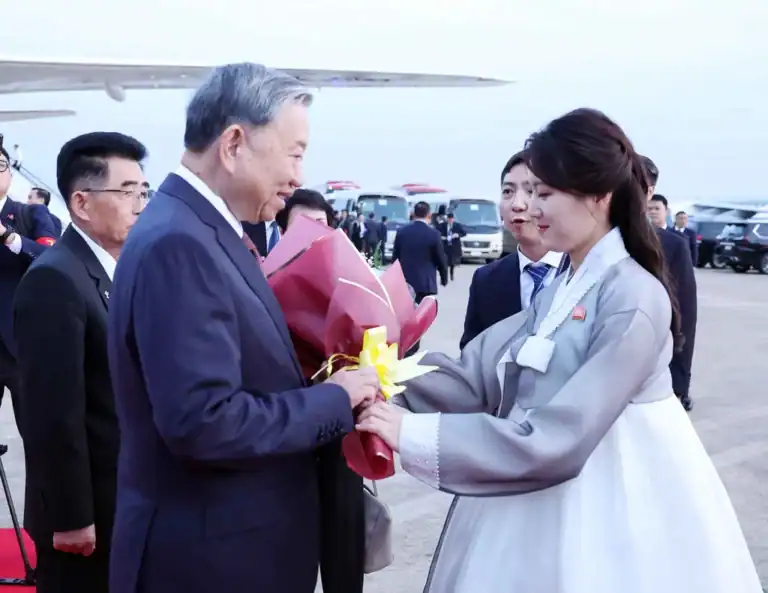 또람 서기장, 평양 도착…김정은 초청 국빈 방문