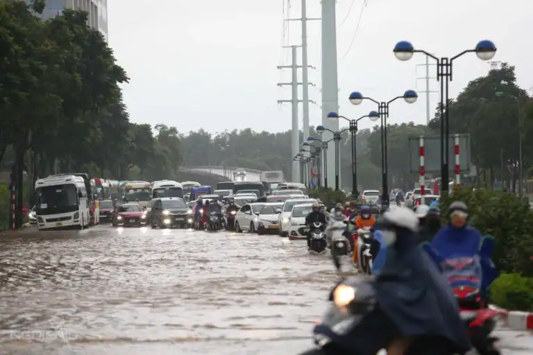 하노이 지옥의 날….”10km 가는데 6시간”