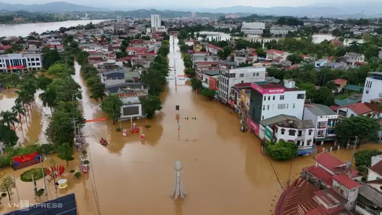 북부 산악지대 2m 물폭탄…주민들 로프로 식량 공급받아