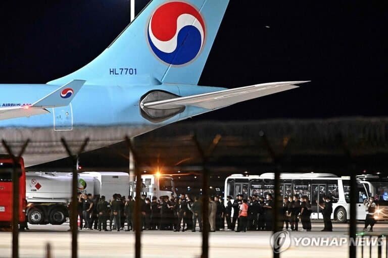 ‘캄보디아 구금’ 한국인 64명 송환…전부 체포돼 경찰 압송