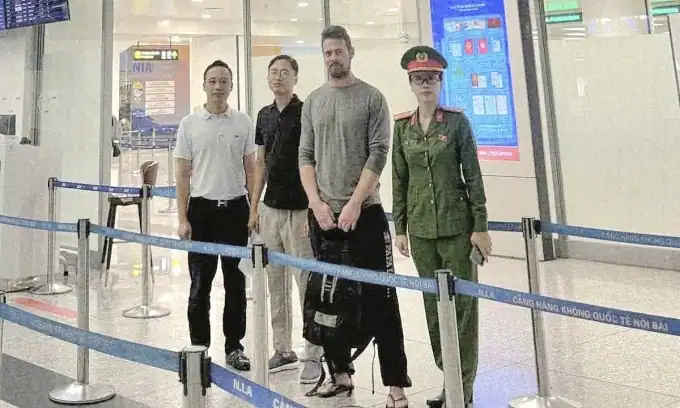 “엄마 찾는다”며 차 창문 깬 노르웨이인…대마초 양성 반응에 추방