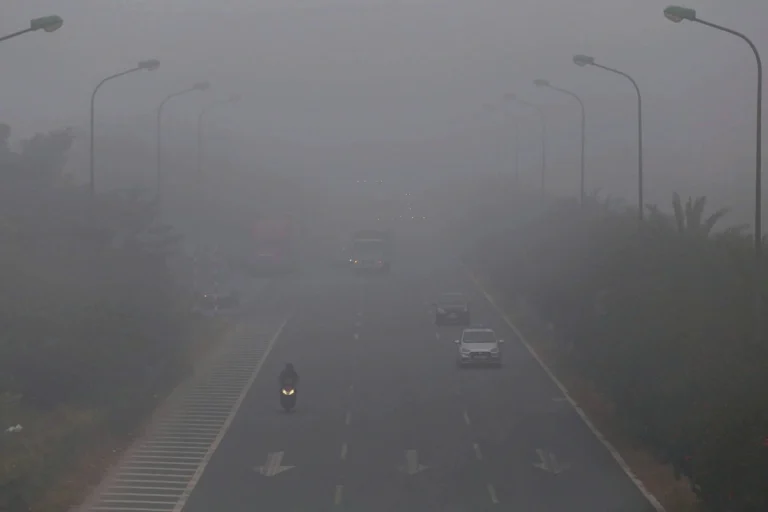 하노이 주민 “하루 담배 2개비 분량 미세먼지 들이마셔”