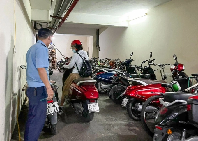 하노이 아파트 “전기 오토바이 주차 금지”…화재 우려에 주민 반발