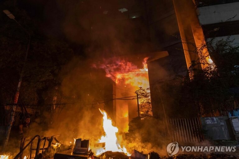 방글라 시위 지도자 총격 사망, 폭력 사태 발생