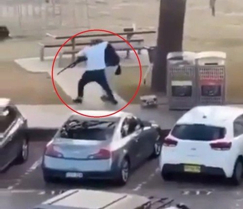 호주 총격 사건, 시민 영웅 아흐메드 병원에서 회복 중