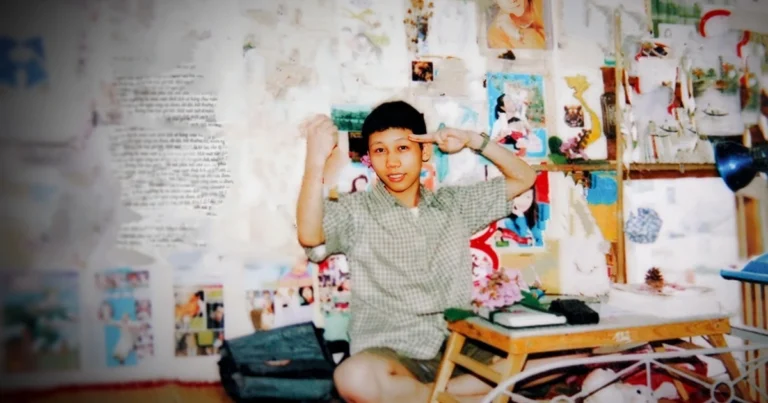 Thanh Niên과 나: 여전히 찹쌀향이 나는 벽에 붙어 있는 하늘 조각들