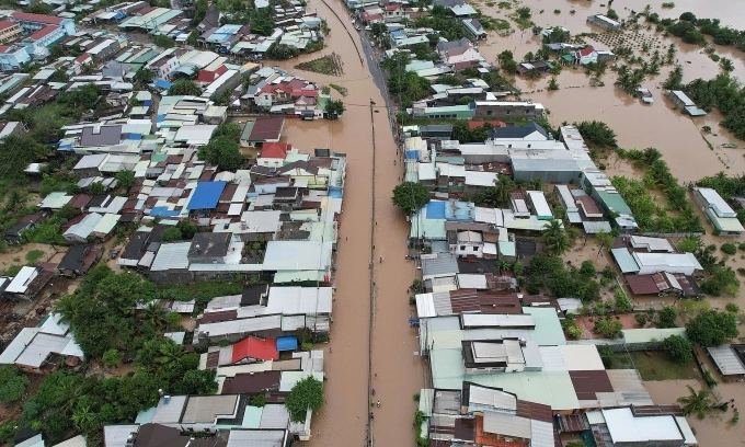 람동·카인호아성 폭우에 1,000채 넘게 물에 잠겨…밤새 대피 소동
