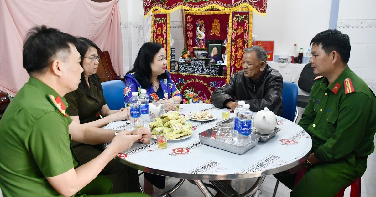 ‘가슴이 조여 오는 듯하다’: 개인의 아픔을 억누르고 재난 속에서 시민을 구한 경찰관