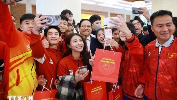 베트남 총리, 국제대회 수상 학생 91명 격려