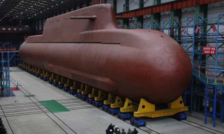 北 핵잠수함 “수개월 내 해상시험 가능”… 韓보다 10년 앞설 수도