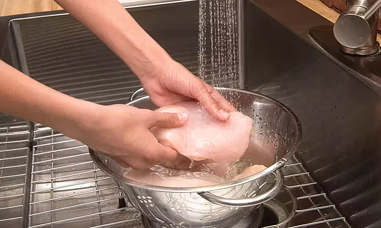 생고기를 씻으면 왜 해로운가?