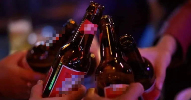 연말 파티 시즌, 끊임없는 연회로 지치다