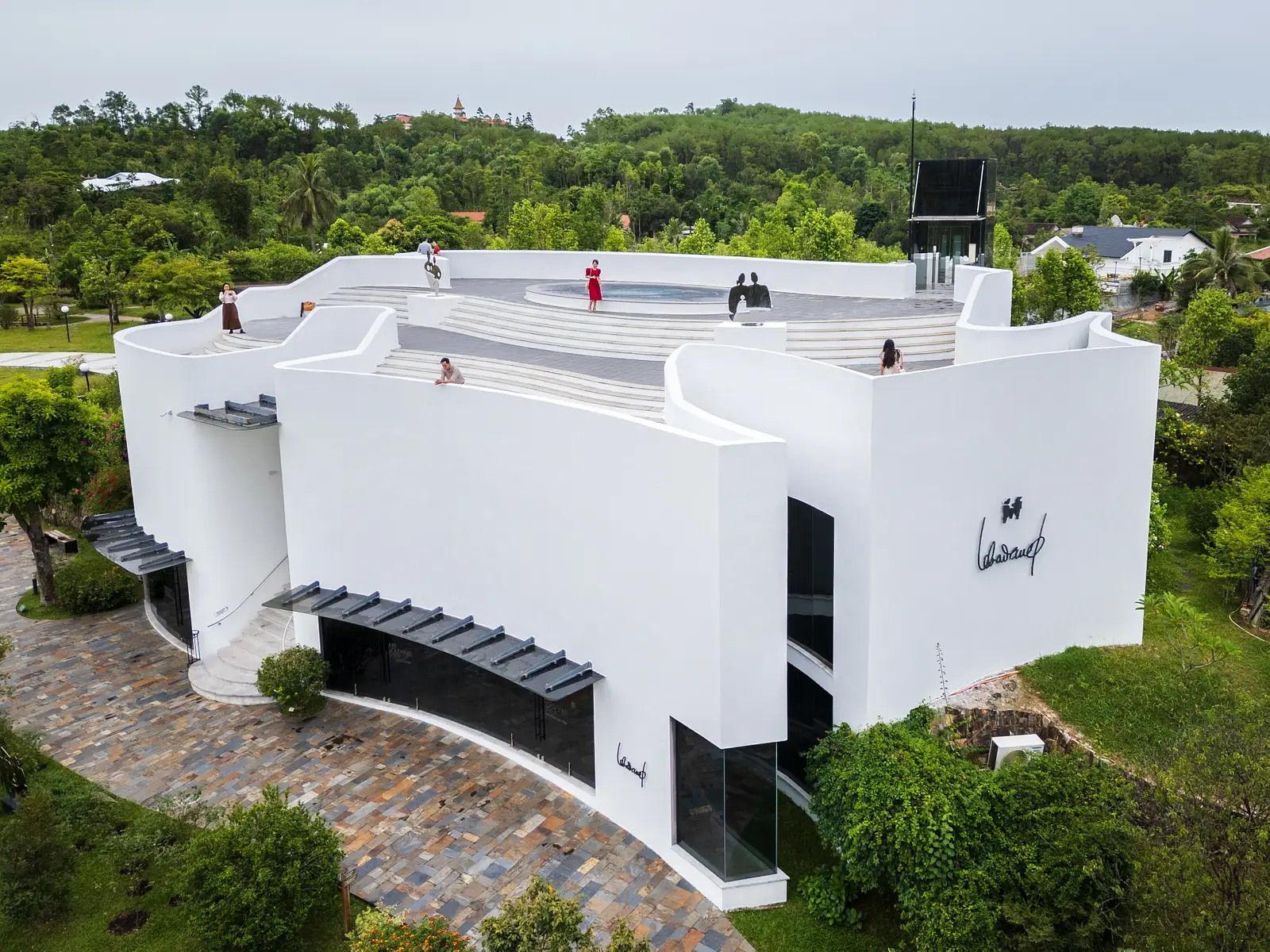 예술과 꽃이 동시에 만나는 후에(Huế)의 숨겨진 미술관 - Lebadang Memory Space