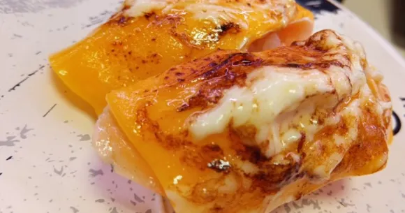 일본 초밥 체인에서 가장 치즈 풍부한 초밥 찾기