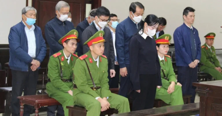 푸크손 그룹 사건 재판: 전 빈흥성 주지사, 뇌졸중으로 불참 요청