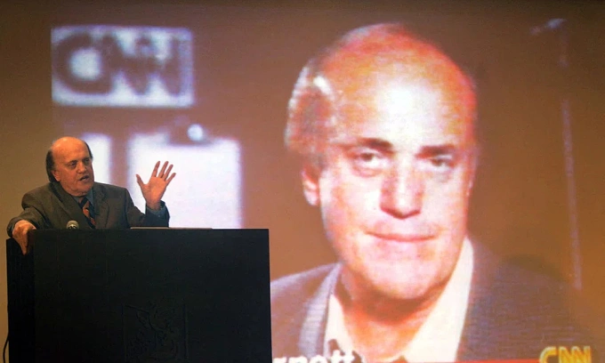 퓰리처상 수상 베트남전 기자 피터 아넷 별세…향년 91세