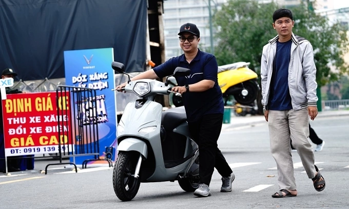 하노이 아파트 전기차 주차 금지 조치로 주민 간 갈등 발생