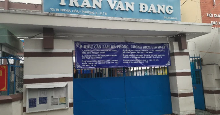 하노이 학교, 학생 통제 논란