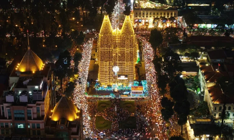 하노이, 호치민시의 크리스마스 인파