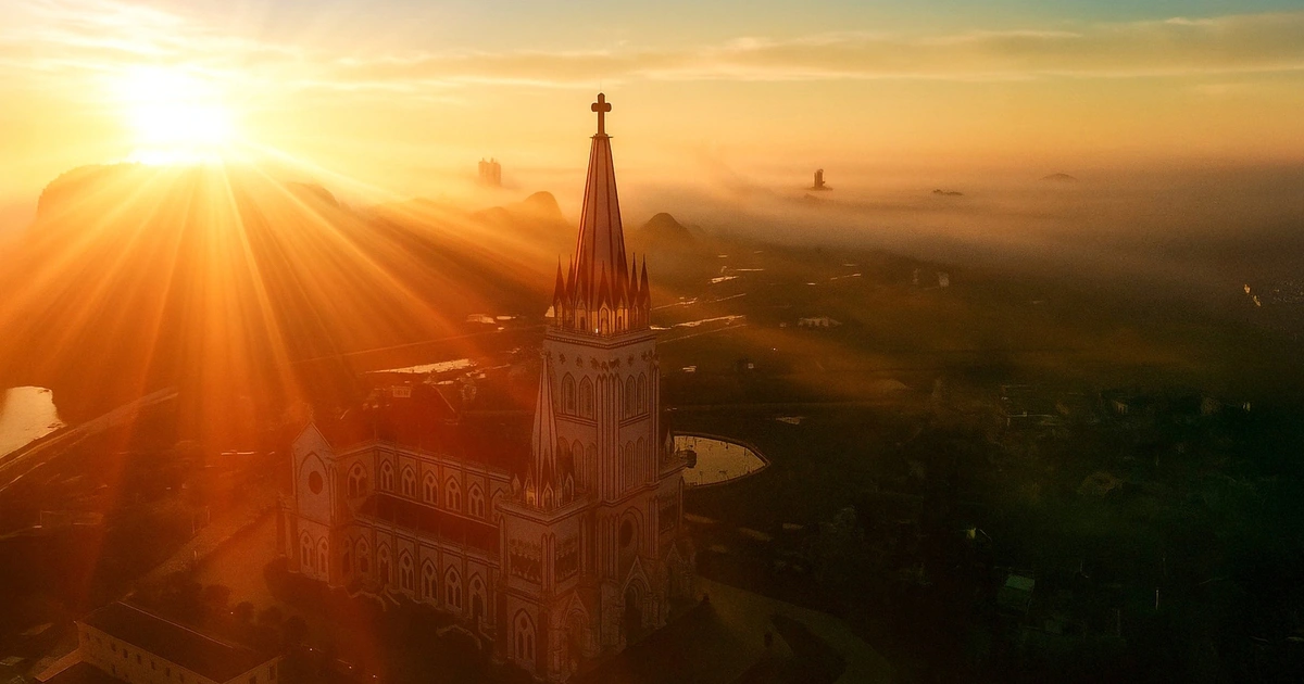 하노이(Vân Long) 인근 Lãng Vân 교회 개관