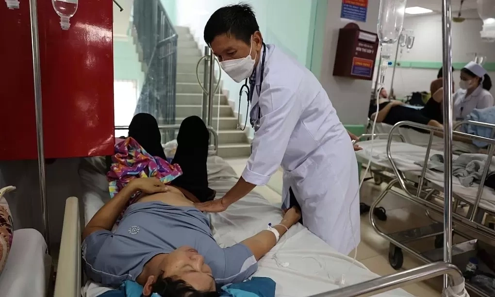 호치민시, 빵 먹고 식중독 환자 102명 발생